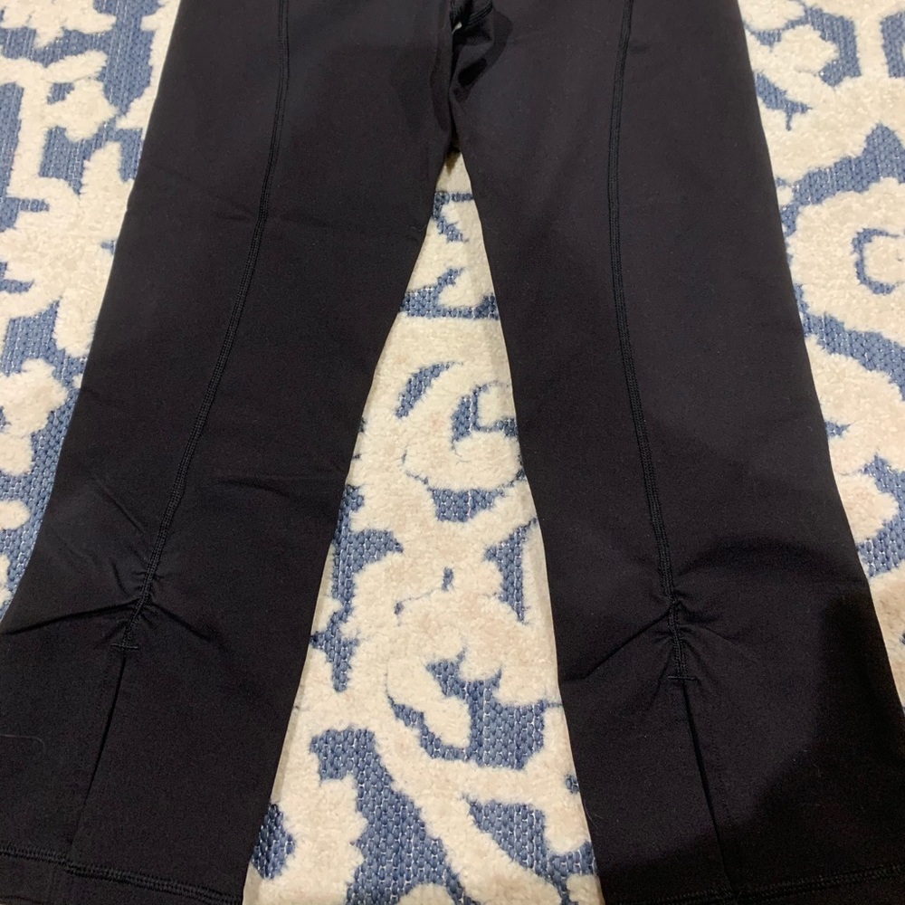 Lululemon Athletica Crop Leggings! Size 2! Black!